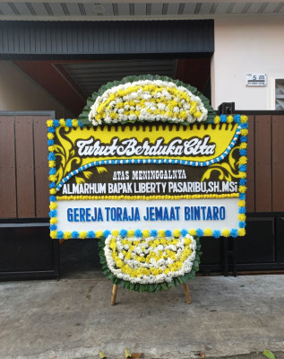 Papan Bunga Duka di Pulau Derawan